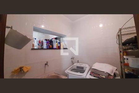 Casa à venda com 280m², 3 quartos e 2 vagas Casa à venda com 280m², 3 quartos e 2 vagasÁrea de serviço