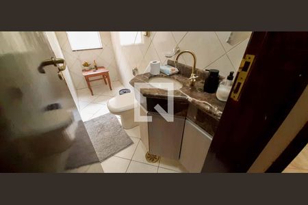 Casa à venda com 280m², 3 quartos e 2 vagas Casa à venda com 280m², 3 quartos e 2 vagasBanheiro