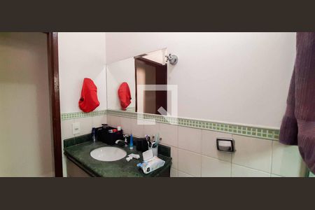 Casa à venda com 280m², 3 quartos e 2 vagas Casa à venda com 280m², 3 quartos e 2 vagasBanheiro