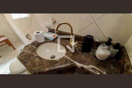 Casa à venda com 280m², 3 quartos e 2 vagas Casa à venda com 280m², 3 quartos e 2 vagasBanheiro