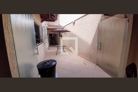 Casa à venda com 280m², 3 quartos e 2 vagas Casa à venda com 280m², 3 quartos e 2 vagasÁrea externa