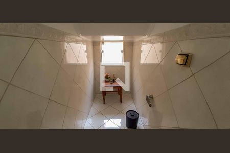 Casa à venda com 280m², 3 quartos e 2 vagas Casa à venda com 280m², 3 quartos e 2 vagasBanheiro