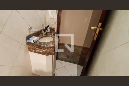 Casa à venda com 280m², 3 quartos e 2 vagas Casa à venda com 280m², 3 quartos e 2 vagasBanheiro