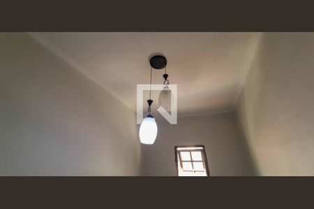 Casa à venda com 280m², 3 quartos e 2 vagas Casa à venda com 280m², 3 quartos e 2 vagasEscada