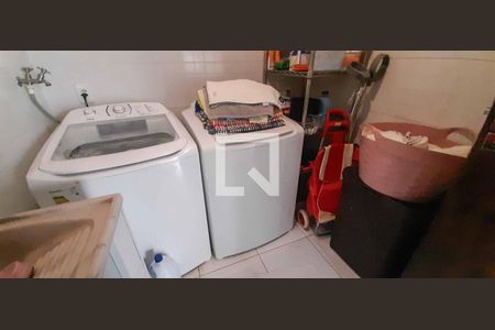 Casa à venda com 280m², 3 quartos e 2 vagas Casa à venda com 280m², 3 quartos e 2 vagasÁrea de serviço