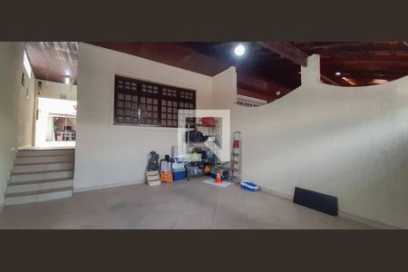 Casa à venda com 280m², 3 quartos e 2 vagas Casa à venda com 280m², 3 quartos e 2 vagasGaragem