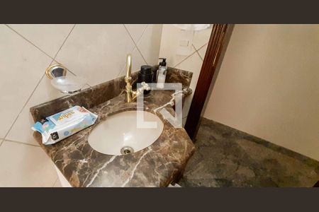 Casa à venda com 280m², 3 quartos e 2 vagas Casa à venda com 280m², 3 quartos e 2 vagasBanheiro