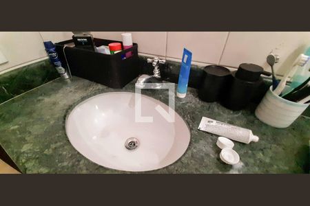 Casa à venda com 280m², 3 quartos e 2 vagas Casa à venda com 280m², 3 quartos e 2 vagasBanheiro