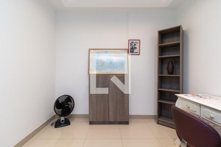 Apartamento à venda com 76m², 2 quartos e 1 vagaSala de TV / Escritório