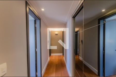 Apartamento à venda com 183m², 3 quartos e 4 vagas Apartamento à venda com 183m², 3 quartos e 4 vagasCorredor