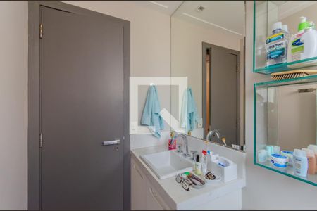 Apartamento à venda com 183m², 3 quartos e 4 vagas Apartamento à venda com 183m², 3 quartos e 4 vagasBanheiro da Suíte 2