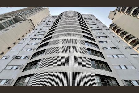 Apartamento à venda com 121m², 3 quartos e 1 vaga Apartamento à venda com 121m², 3 quartos e 1 vagaFachada