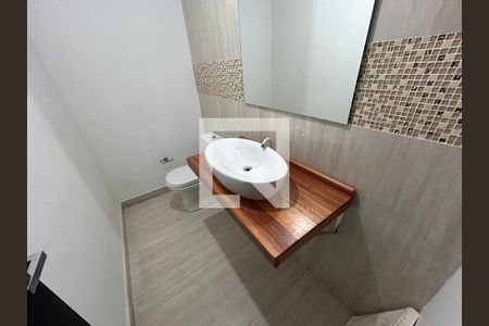 Casa à venda com 300m², 5 quartos e 3 vagas Casa à venda com 300m², 5 quartos e 3 vagasBanheiro 4