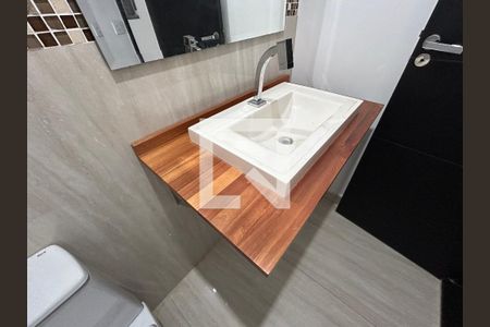 Casa à venda com 300m², 5 quartos e 3 vagas Casa à venda com 300m², 5 quartos e 3 vagasBanheiro 3