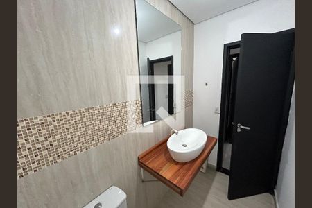 Casa à venda com 300m², 5 quartos e 3 vagas Casa à venda com 300m², 5 quartos e 3 vagasBanheiro 4