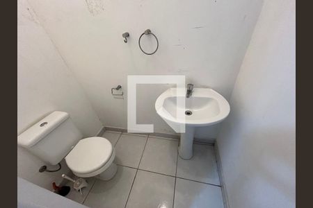 Casa à venda com 300m², 5 quartos e 3 vagas Casa à venda com 300m², 5 quartos e 3 vagasBanheiro 2