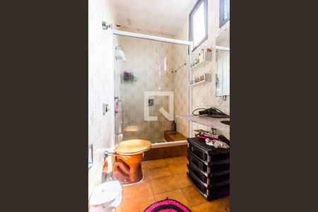 Casa à venda com 325m², 4 quartos e 2 vagas Casa à venda com 325m², 4 quartos e 2 vagasBanheiro