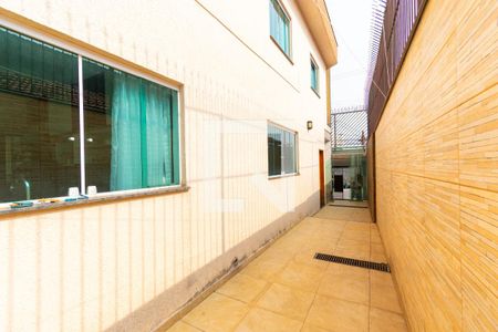 Casa à venda com 150m², 3 quartos e 2 vagasCorredor Externo
