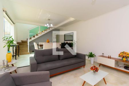 Casa à venda com 150m², 3 quartos e 2 vagasSala