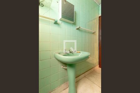 Casa à venda com 99m², 3 quartos e 2 vagasBanheiro