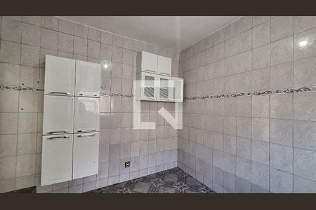 Casa para alugar com 90m², 2 quartos e 2 vagasCozinha