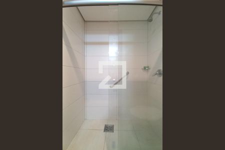 Banheiro de apartamento à venda com 1 quarto, 21m² em Centro, Campinas