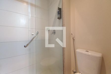 Banheiro de apartamento à venda com 1 quarto, 21m² em Centro, Campinas