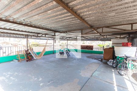 Casa à venda com 371m², 3 quartos e 6 vagas Casa à venda com 371m², 3 quartos e 6 vagasTerraço/Área de Serviço 2