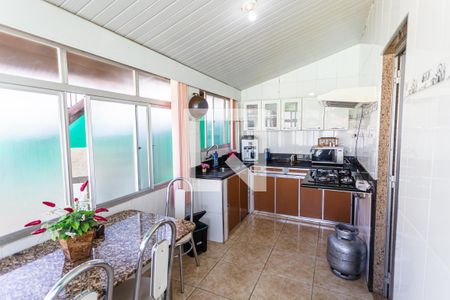 Casa à venda com 371m², 3 quartos e 6 vagas Casa à venda com 371m², 3 quartos e 6 vagasCozinha