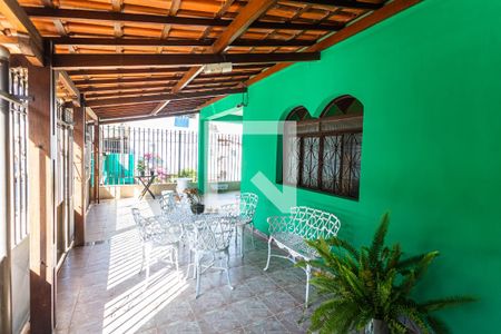 Casa à venda com 371m², 3 quartos e 6 vagas Casa à venda com 371m², 3 quartos e 6 vagasGaragem/Entrada