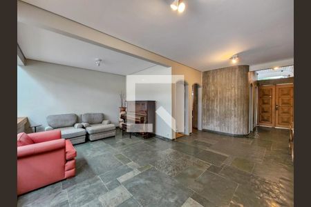 Casa à venda com 900m², 5 quartos e 8 vagas