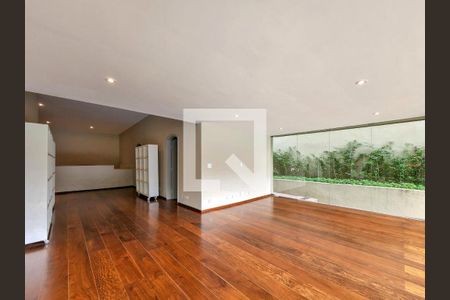 Casa à venda com 900m², 5 quartos e 8 vagas