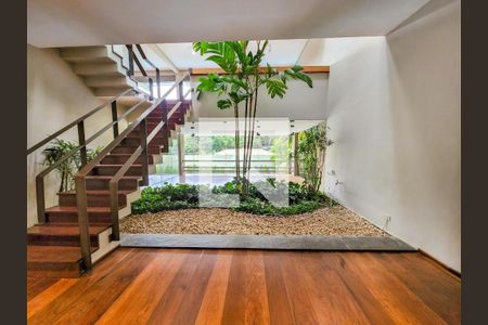 Casa à venda com 900m², 5 quartos e 8 vagas