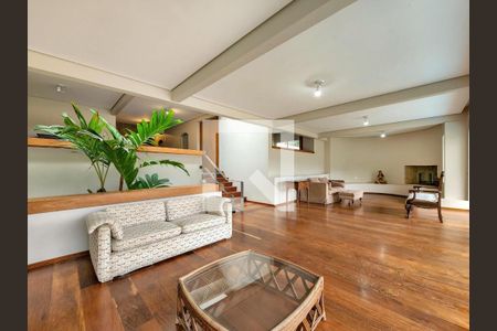 Casa à venda com 900m², 5 quartos e 8 vagas