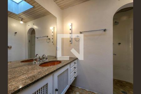 Casa à venda com 900m², 5 quartos e 8 vagas