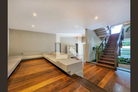 Casa à venda com 900m², 5 quartos e 8 vagas