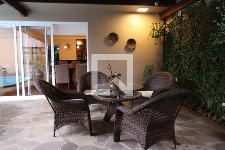 Casa à venda com 321m², 4 quartos e 4 vagasArea conum