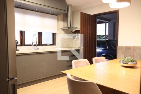 Casa à venda com 321m², 4 quartos e 4 vagasCozinha