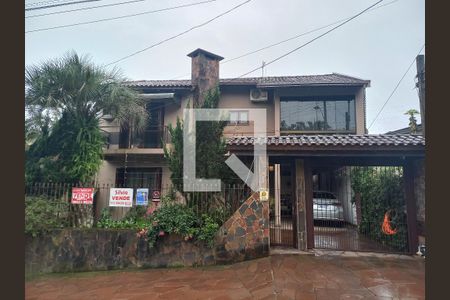Casa à venda com 321m², 4 quartos e 4 vagasFachada