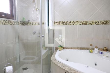 Casa à venda com 321m², 4 quartos e 4 vagasBanheiro da Suíte