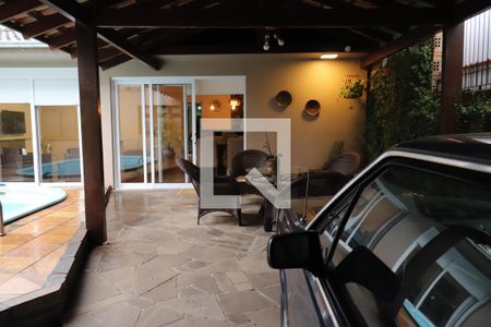 Casa à venda com 321m², 4 quartos e 4 vagasGaragem