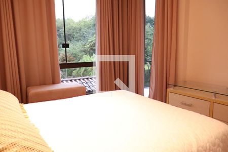 Casa à venda com 321m², 4 quartos e 4 vagasSuíte