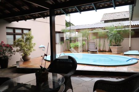 Casa à venda com 321m², 4 quartos e 4 vagasPiscina
