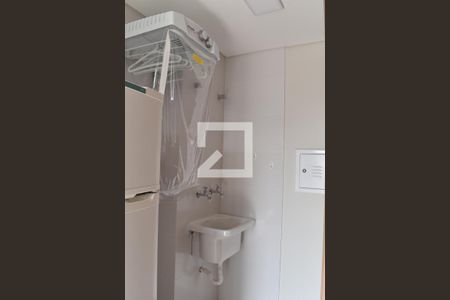Área de serviço de apartamento para alugar com 1 quarto, 46m² em Lindoia, Curitiba