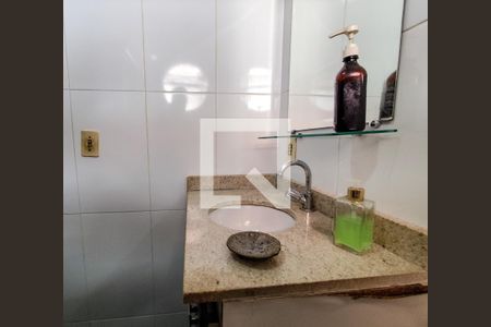 Casa à venda com 72m², 2 quartos e 1 vaga Casa à venda com 72m², 2 quartos e 1 vagaBanheiro