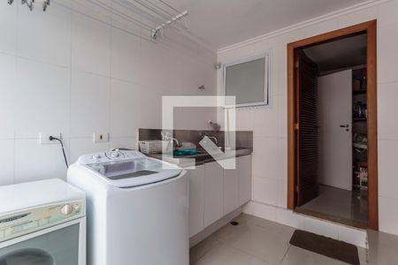 Casa à venda com 350m², 4 quartos e 2 vagas Casa à venda com 350m², 4 quartos e 2 vagasÁrea de Serviço