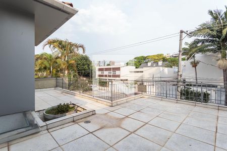 Casa à venda com 350m², 4 quartos e 2 vagas Casa à venda com 350m², 4 quartos e 2 vagasVaranda