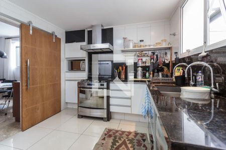 Casa à venda com 350m², 4 quartos e 2 vagas Casa à venda com 350m², 4 quartos e 2 vagasCozinha