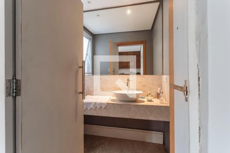 Casa à venda com 350m², 4 quartos e 2 vagas Casa à venda com 350m², 4 quartos e 2 vagasLavabo