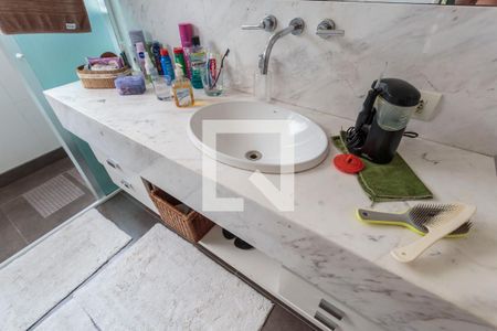 Casa à venda com 350m², 4 quartos e 2 vagas Casa à venda com 350m², 4 quartos e 2 vagasBanheiro do Quarto 1